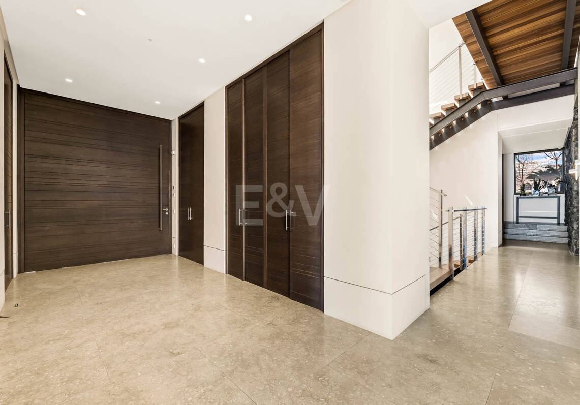 Modern Luxury Villa with Panoramic Sea Views in El Herrojo Alto