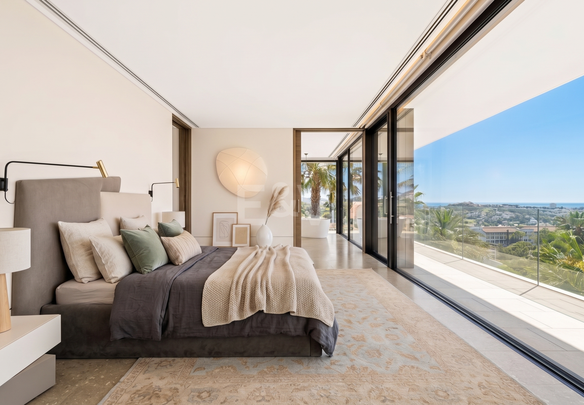 Villa de luxe moderne avec vue panoramique sur la mer à El Herrojo Alto