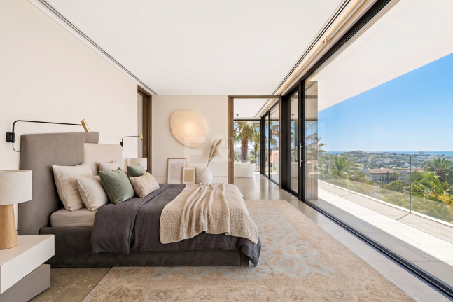 Villa de luxe moderne avec vue panoramique sur la mer à El Herrojo Alto