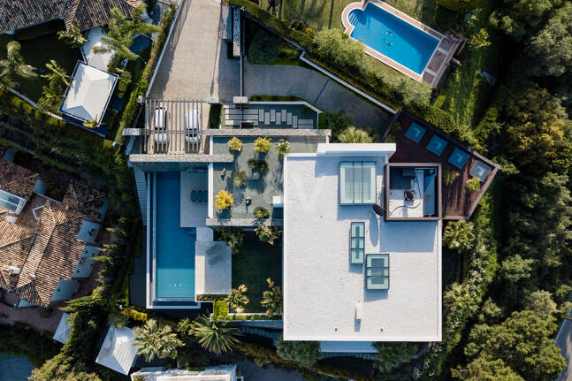 Villa de luxe moderne avec vue panoramique sur la mer à El Herrojo Alto