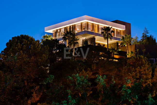 Villa de luxe moderne avec vue panoramique sur la mer à El Herrojo Alto