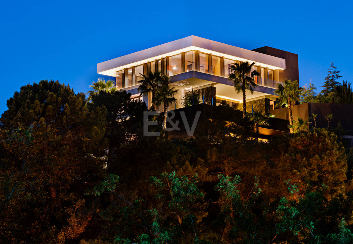 Villa de luxe moderne avec vue panoramique sur la mer à El Herrojo Alto