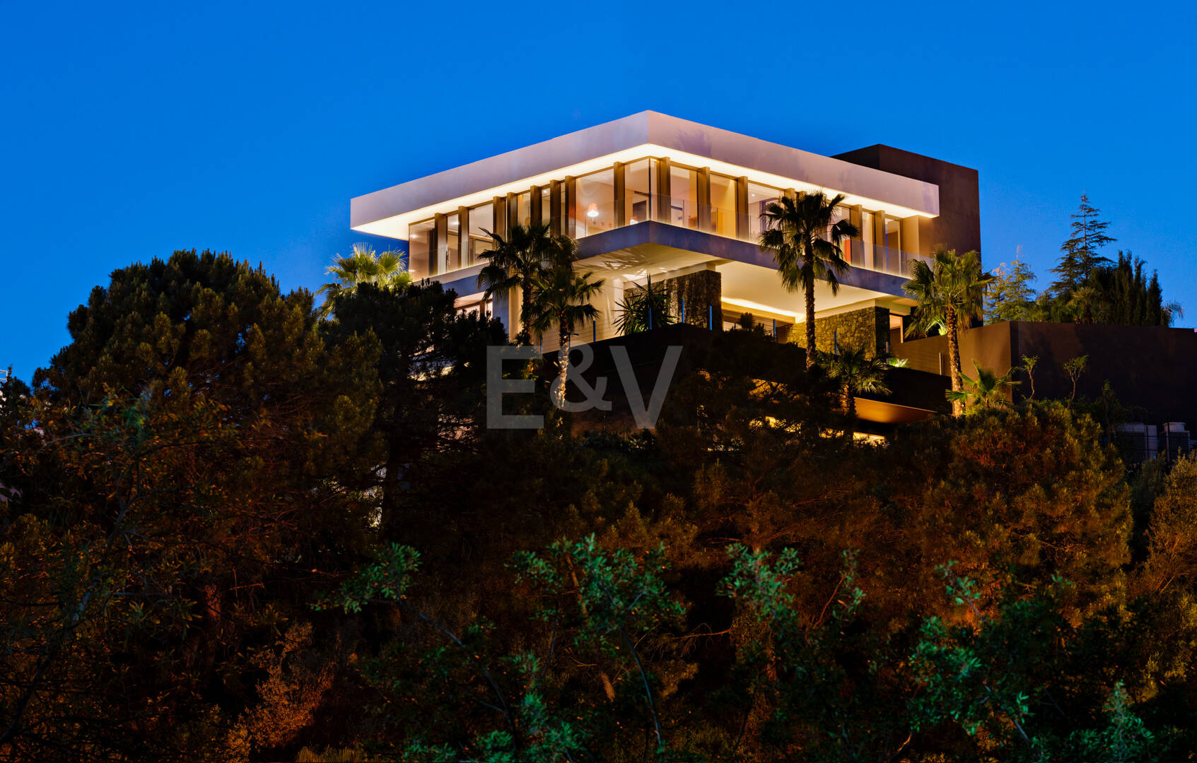 Villa de luxe moderne avec vue panoramique sur la mer à El Herrojo Alto