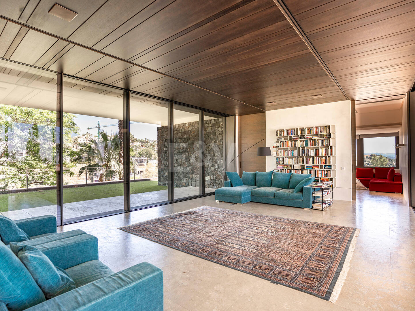 Moderne Luxusvilla mit Panoramablick auf das Meer in El Herrojo Alto