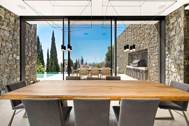 Villa de luxe moderne avec vue panoramique sur la mer à El Herrojo Alto