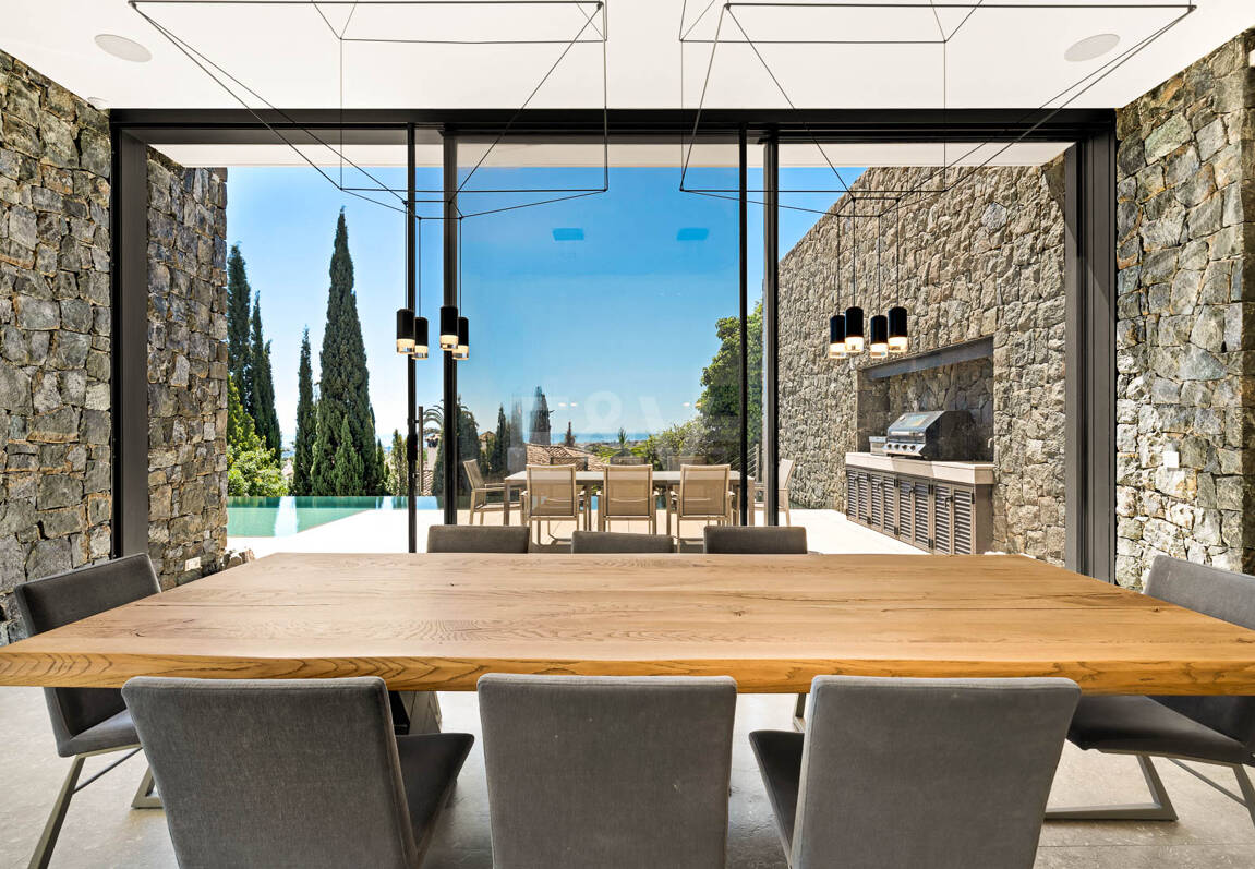 Villa de luxe moderne avec vue panoramique sur la mer à El Herrojo Alto