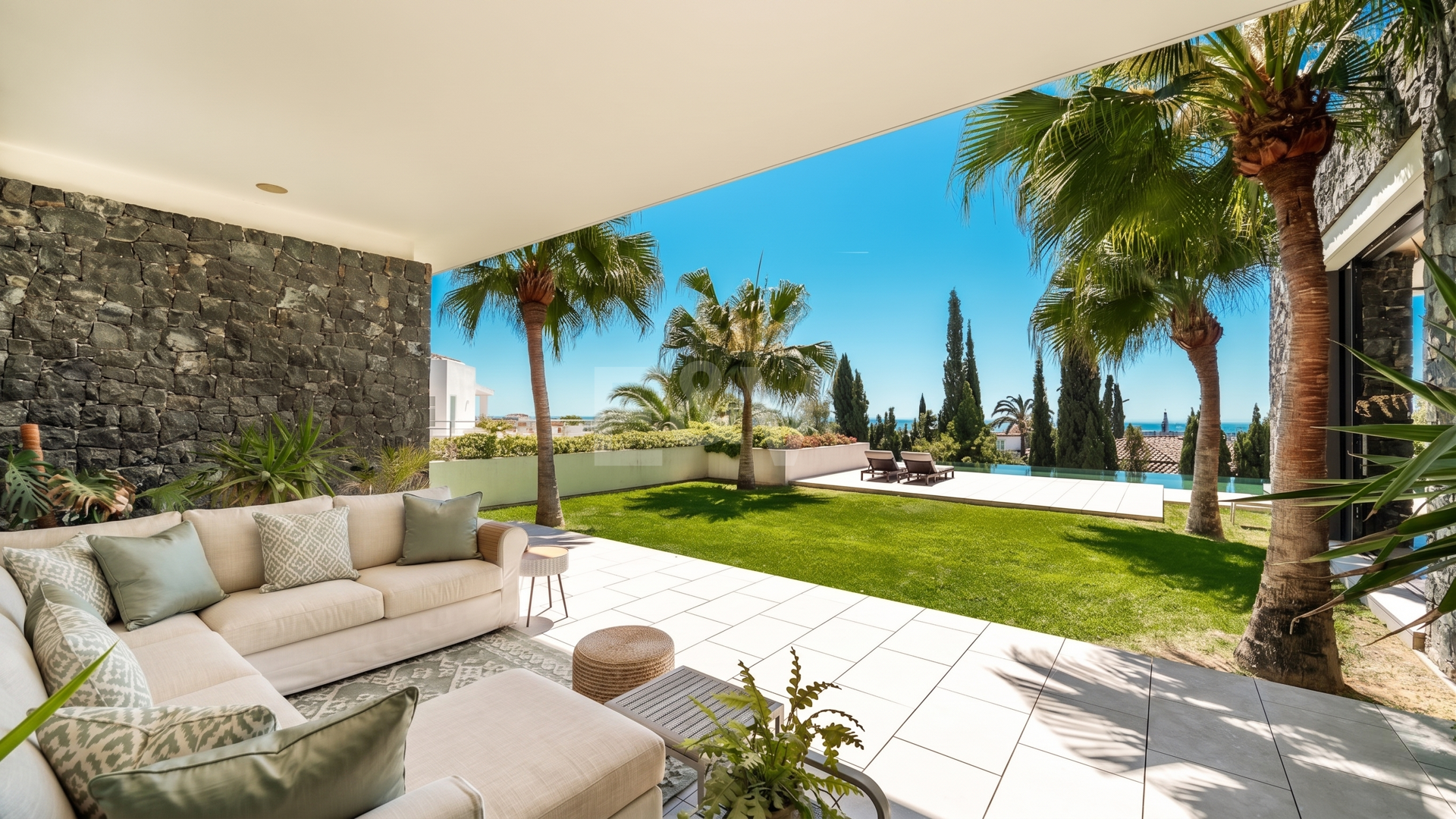 Villa de luxe moderne avec vue panoramique sur la mer à El Herrojo Alto