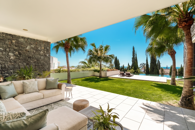 Villa de luxe moderne avec vue panoramique sur la mer à El Herrojo Alto