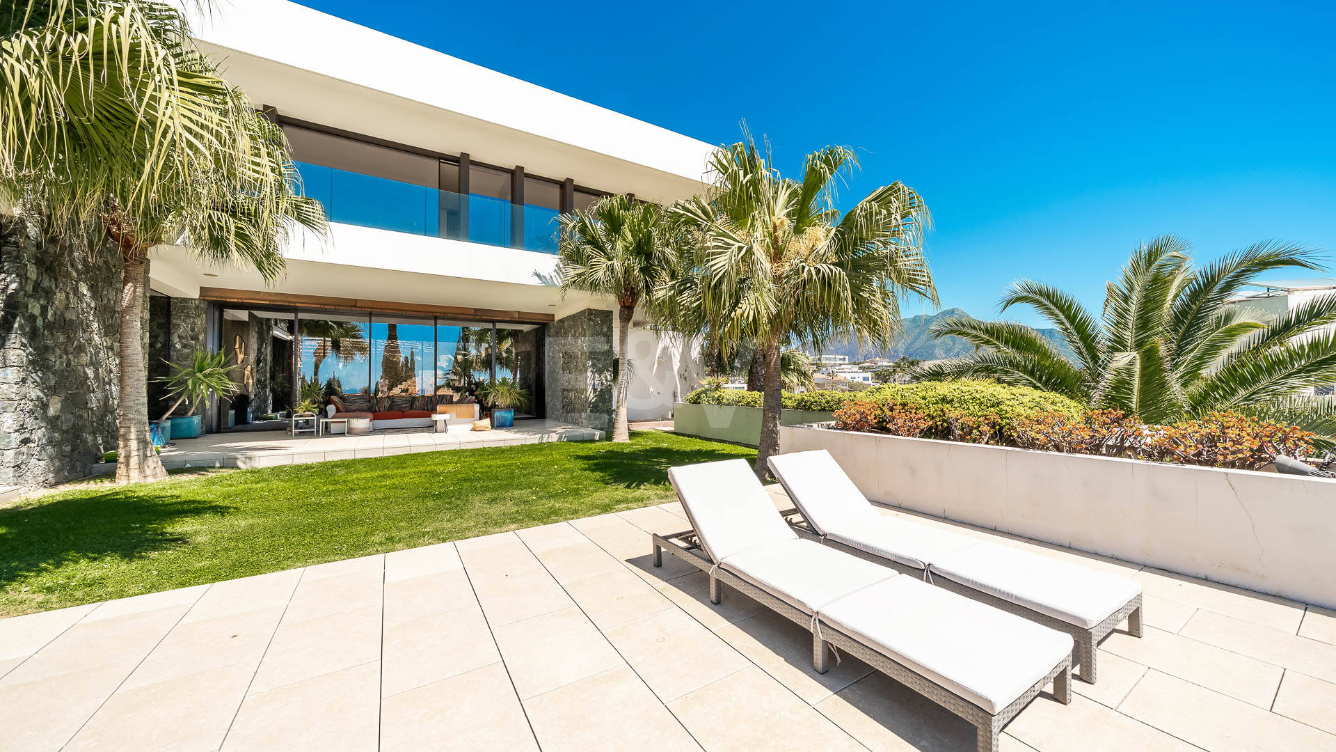 Villa de luxe moderne avec vue panoramique sur la mer à El Herrojo Alto