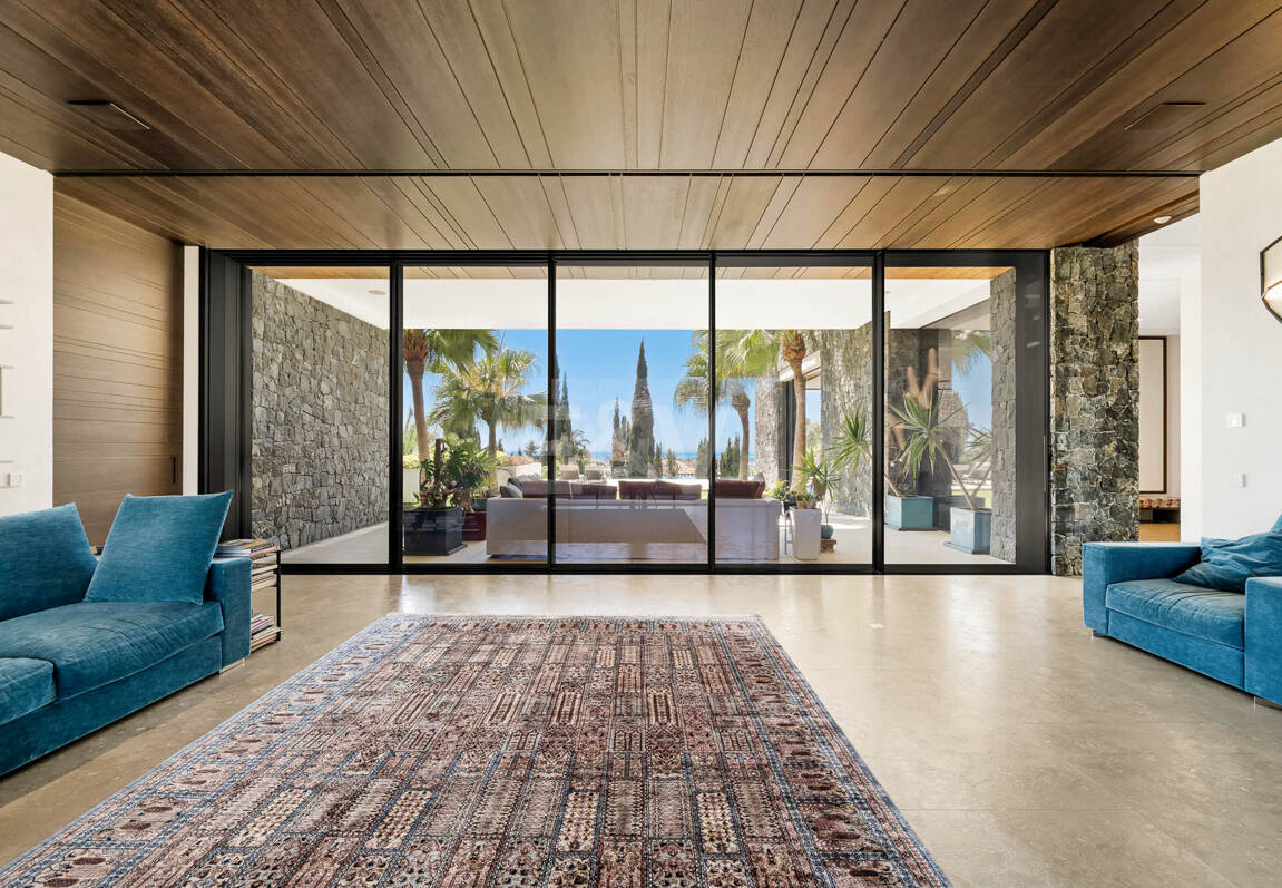 Villa de luxe moderne avec vue panoramique sur la mer à El Herrojo Alto