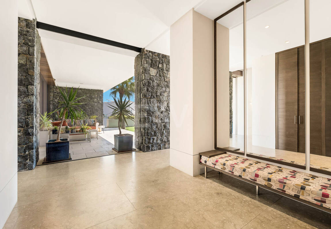 Villa de luxe moderne avec vue panoramique sur la mer à El Herrojo Alto