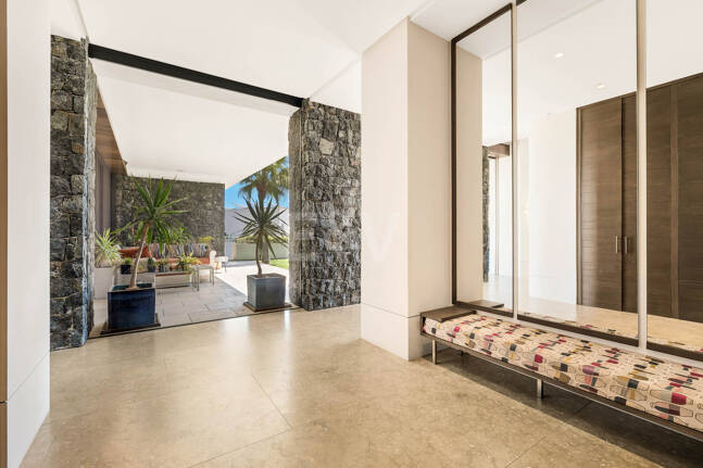 Villa de luxe moderne avec vue panoramique sur la mer à El Herrojo Alto