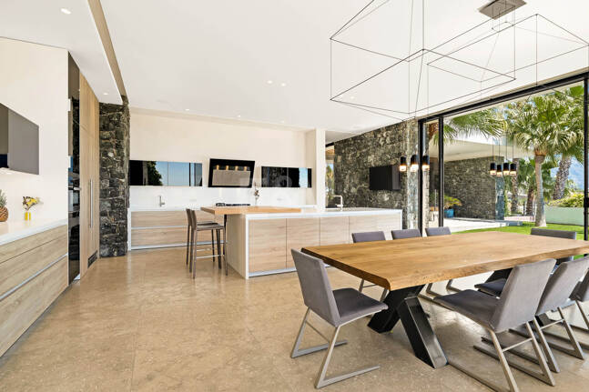 Villa de luxe moderne avec vue panoramique sur la mer à El Herrojo Alto