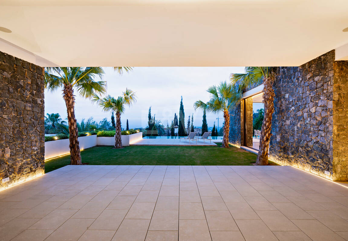 Villa de luxe moderne avec vue panoramique sur la mer à El Herrojo Alto