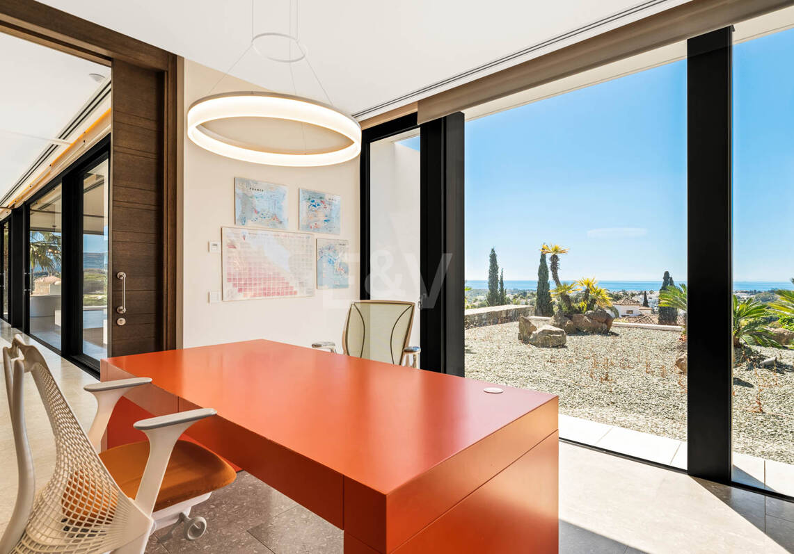 Modern Luxury Villa with Panoramic Sea Views in El Herrojo Alto