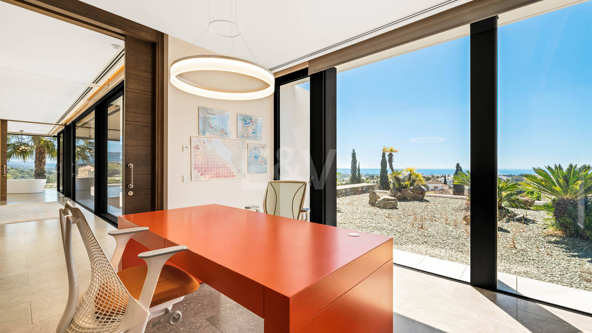 Villa de luxe moderne avec vue panoramique sur la mer à El Herrojo Alto