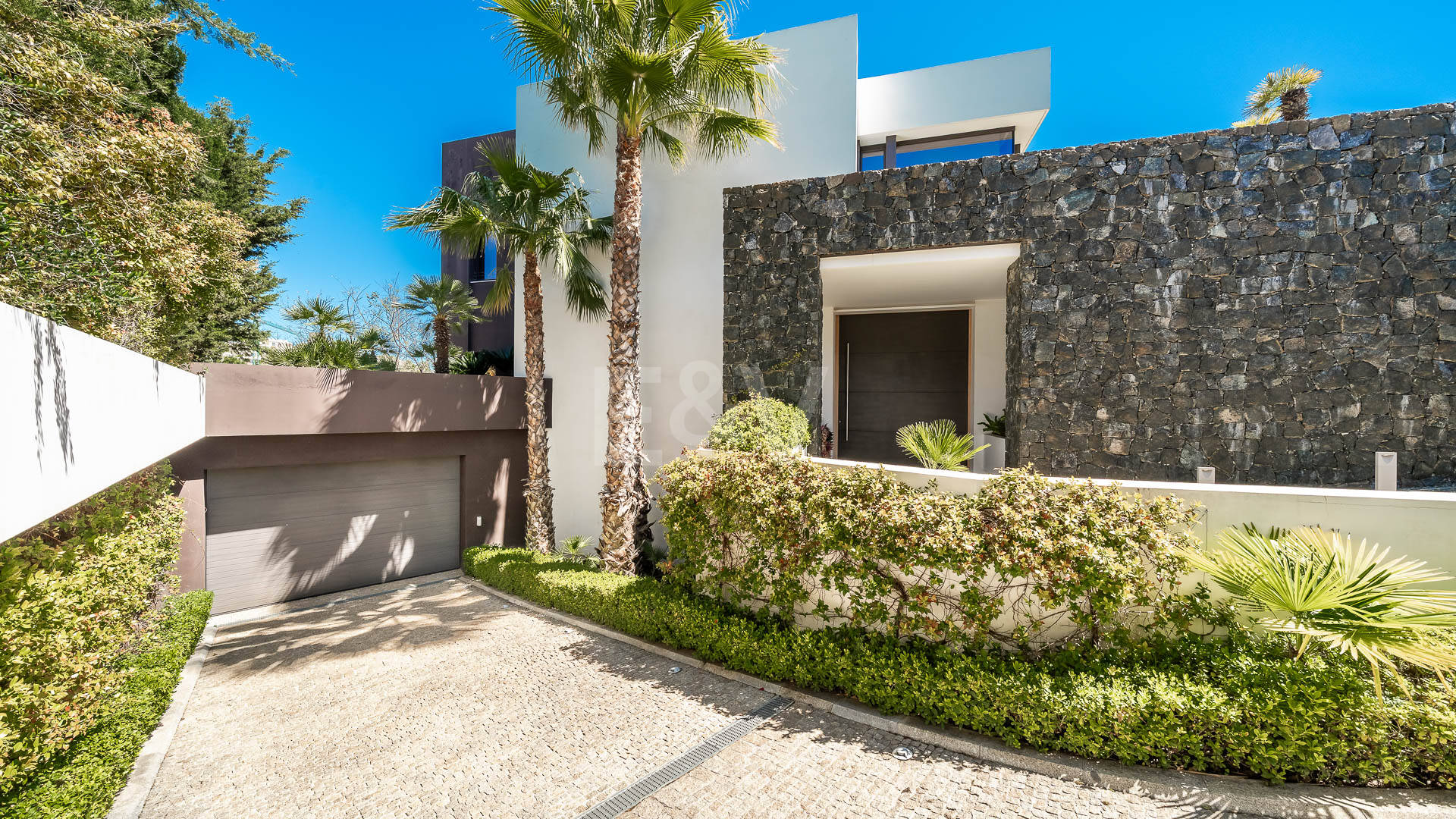 Villa de luxe moderne avec vue panoramique sur la mer à El Herrojo Alto