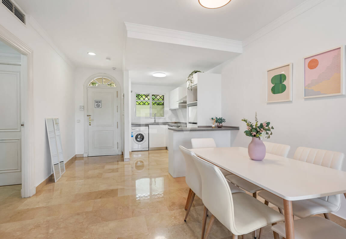 Vivir en el Jardín en Aloha Gardens, Nueva Andalucía, Marbella – Luminoso apartamento en planta baja de 2 dormitorios a poca distancia de Puerto Banús | Alquileres de media y larga estancia