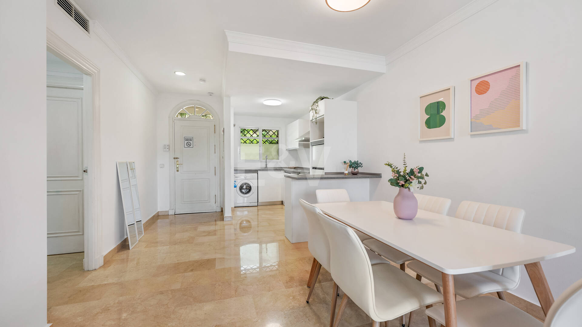 Vivir en el Jardín en Aloha Gardens, Nueva Andalucía, Marbella – Luminoso apartamento en planta baja de 2 dormitorios a poca distancia de Puerto Banús | Alquileres de media y larga estancia