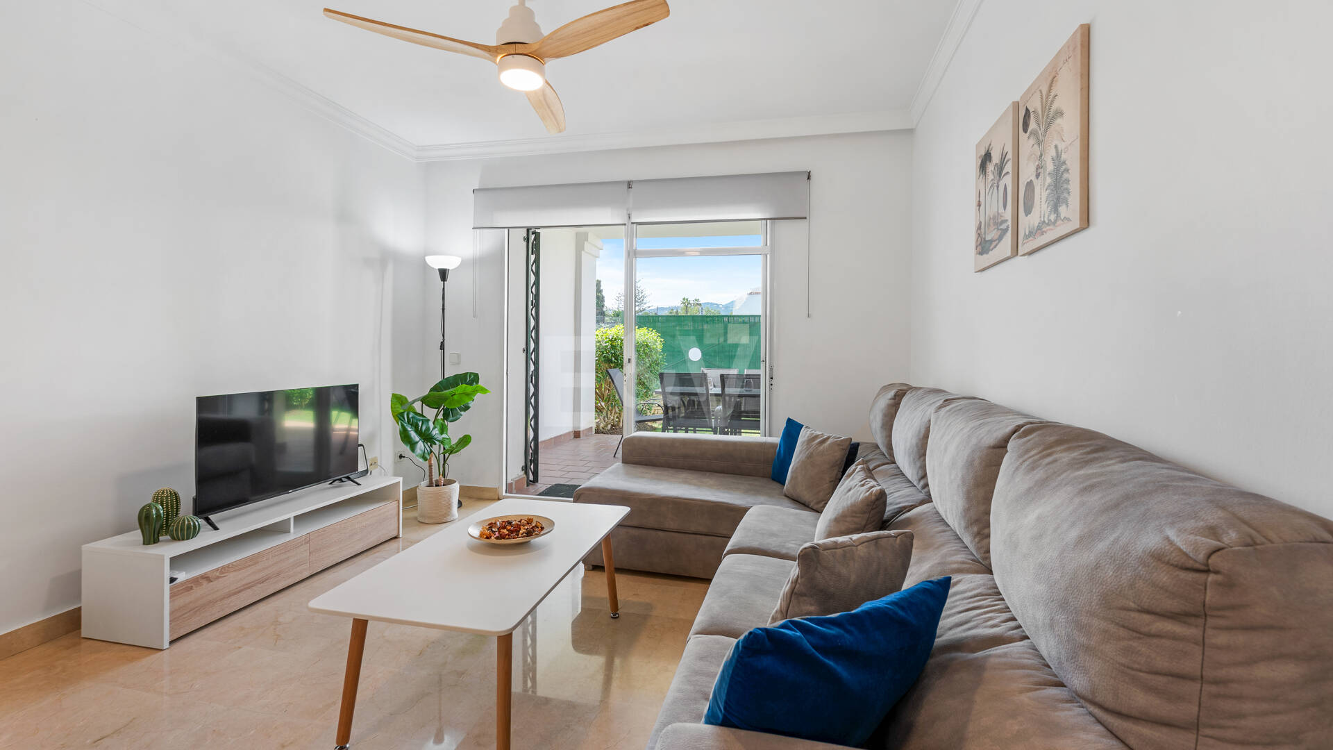 Vivir en el Jardín en Aloha Gardens, Nueva Andalucía, Marbella – Luminoso apartamento en planta baja de 2 dormitorios a poca distancia de Puerto Banús | Alquileres de media y larga estancia