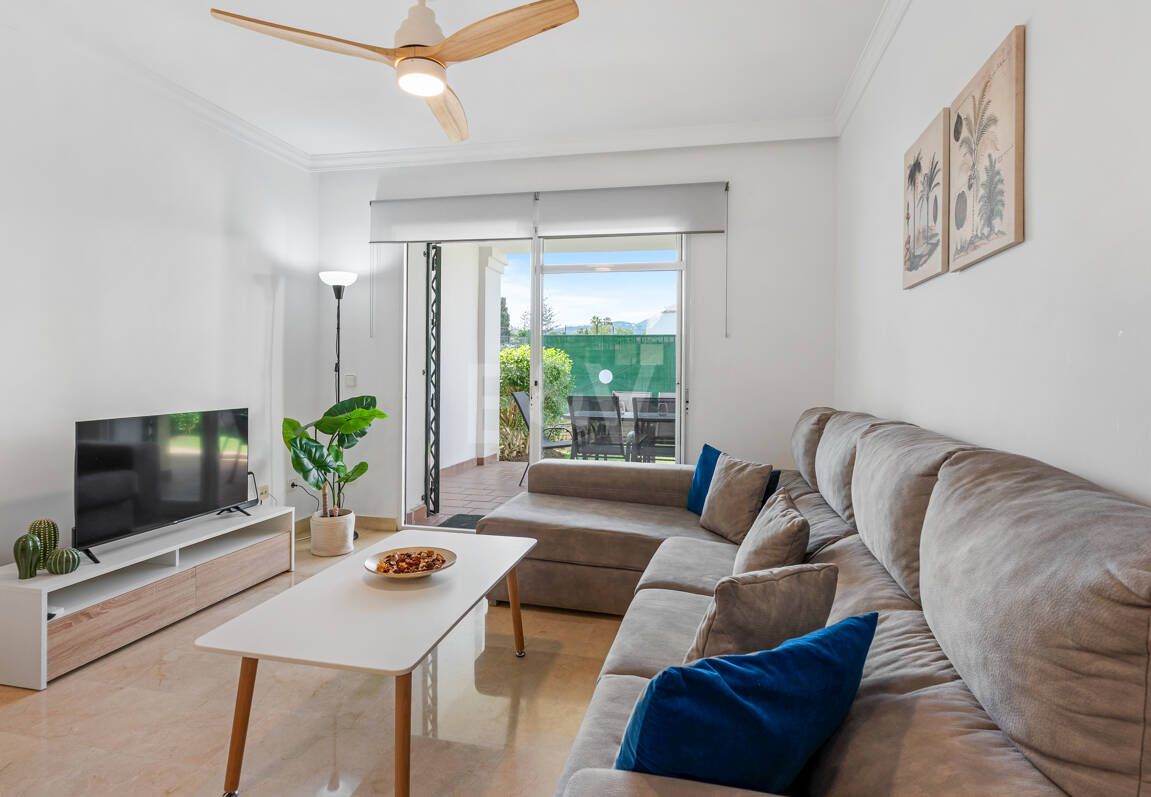 Vivir en el Jardín en Aloha Gardens, Nueva Andalucía, Marbella – Luminoso apartamento en planta baja de 2 dormitorios a poca distancia de Puerto Banús | Alquileres de media y larga estancia
