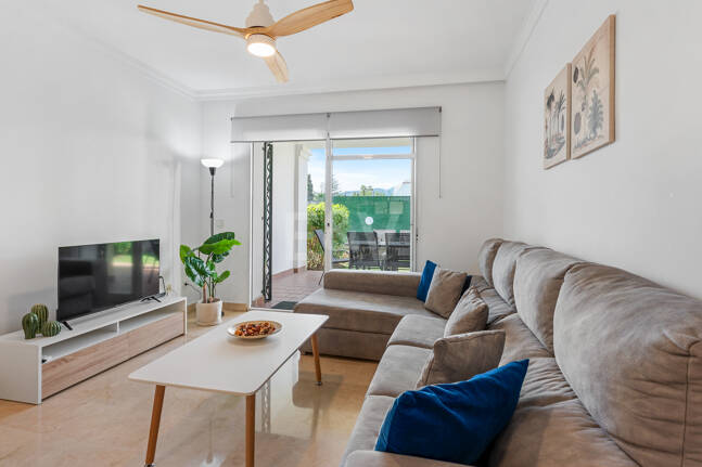 Vivir en el Jardín en Aloha Gardens, Nueva Andalucía, Marbella – Luminoso apartamento en planta baja de 2 dormitorios a poca distancia de Puerto Banús | Alquileres de media y larga estancia