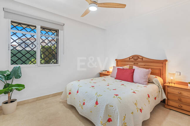 Vivir en el Jardín en Aloha Gardens, Nueva Andalucía, Marbella – Luminoso apartamento en planta baja de 2 dormitorios a poca distancia de Puerto Banús | Alquileres de media y larga estancia