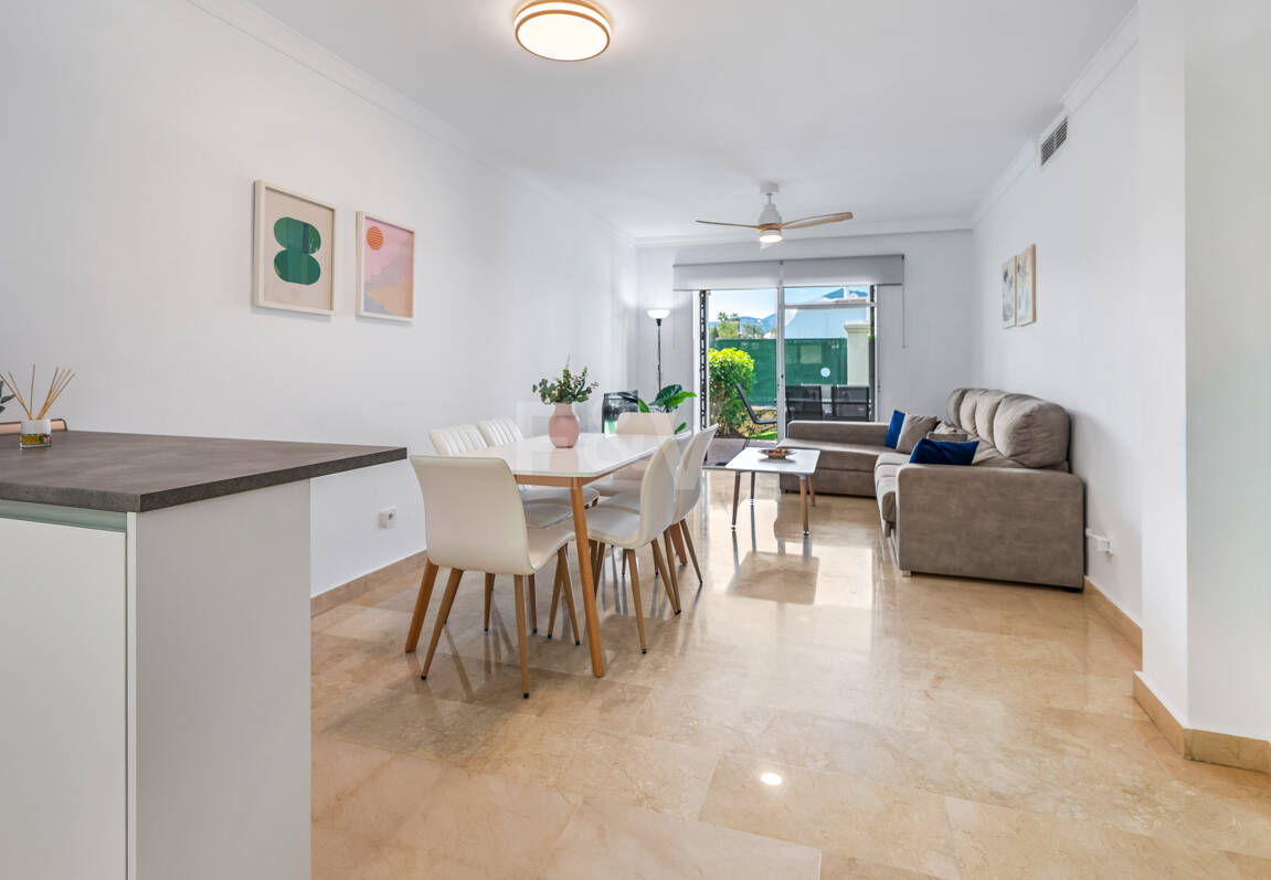 Vivir en el Jardín en Aloha Gardens, Nueva Andalucía, Marbella – Luminoso apartamento en planta baja de 2 dormitorios a poca distancia de Puerto Banús | Alquileres de media y larga estancia