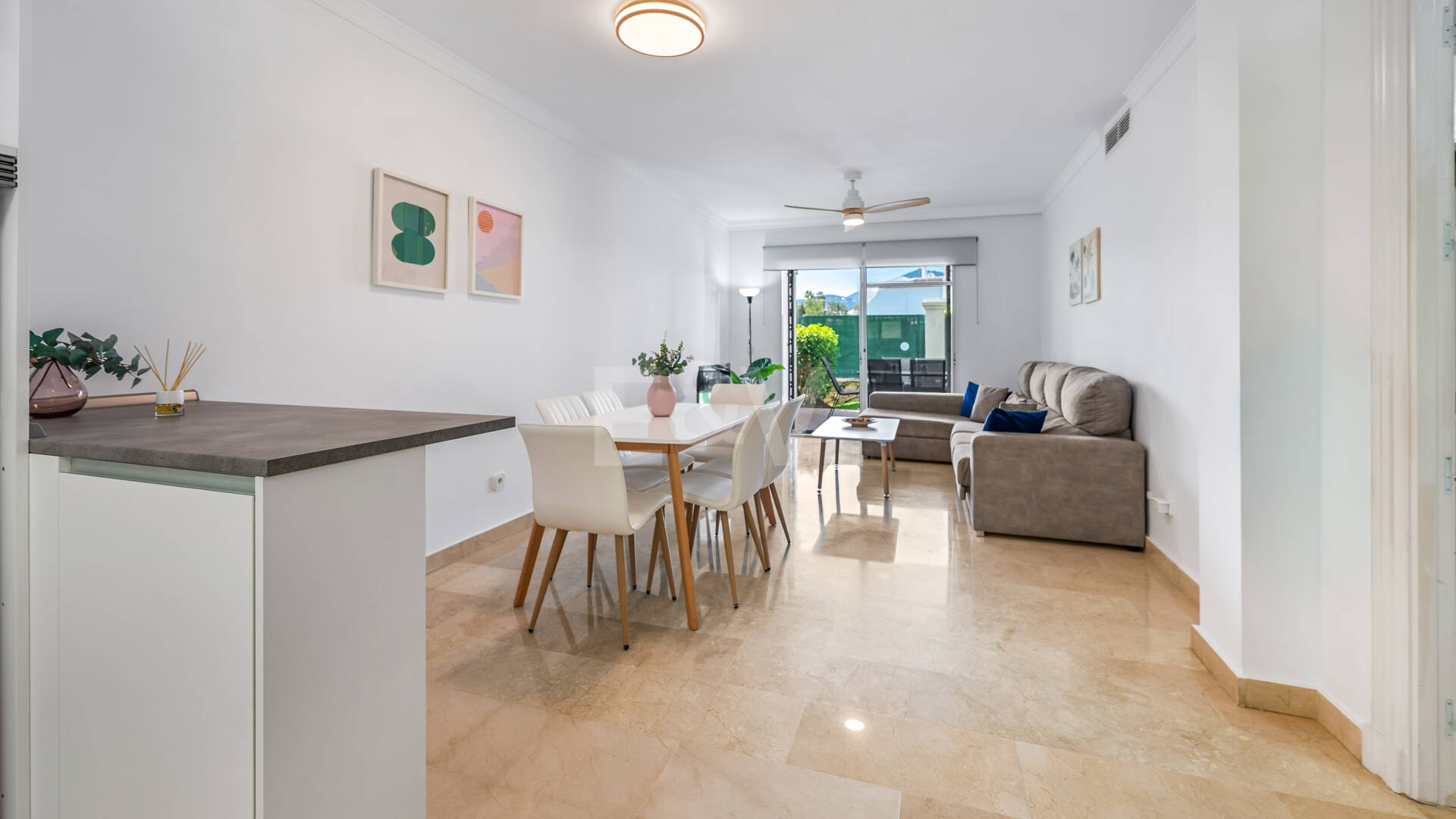 Vivir en el Jardín en Aloha Gardens, Nueva Andalucía, Marbella – Luminoso apartamento en planta baja de 2 dormitorios a poca distancia de Puerto Banús | Alquileres de media y larga estancia