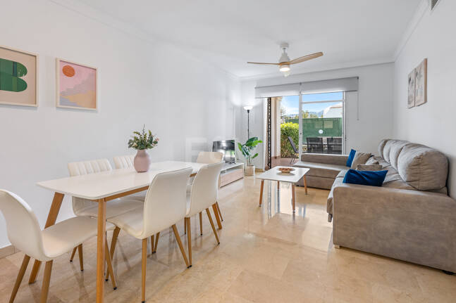 Vivir en el Jardín en Aloha Gardens, Nueva Andalucía, Marbella – Luminoso apartamento en planta baja de 2 dormitorios a poca distancia de Puerto Banús | Alquileres de media y larga estancia
