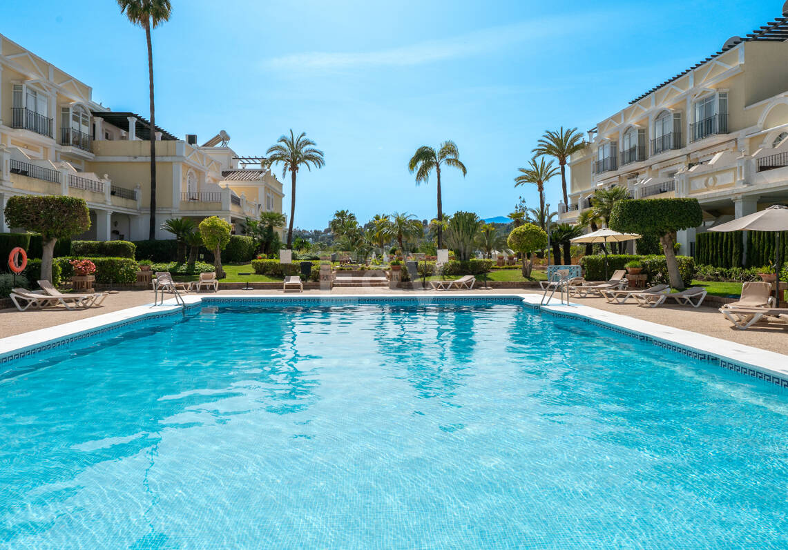 Appartement rez de chaussée à louer en Nueva Andalucia, Marbella (Toutes les zones)