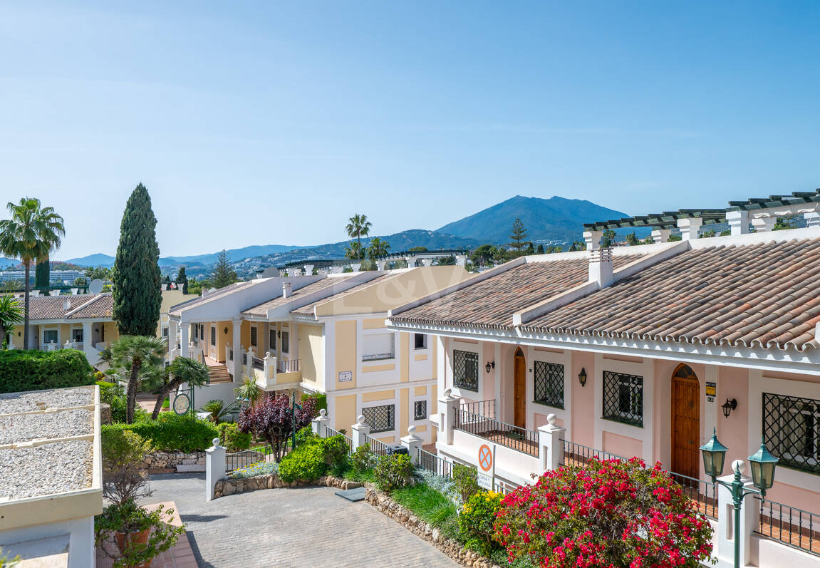 Vivir en el Jardín en Aloha Gardens, Nueva Andalucía, Marbella – Luminoso apartamento en planta baja de 2 dormitorios a poca distancia de Puerto Banús | Alquileres de media y larga estancia