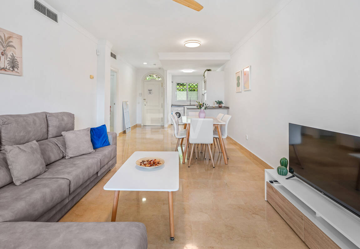 Vivir en el Jardín en Aloha Gardens, Nueva Andalucía, Marbella – Luminoso apartamento en planta baja de 2 dormitorios a poca distancia de Puerto Banús | Alquileres de media y larga estancia