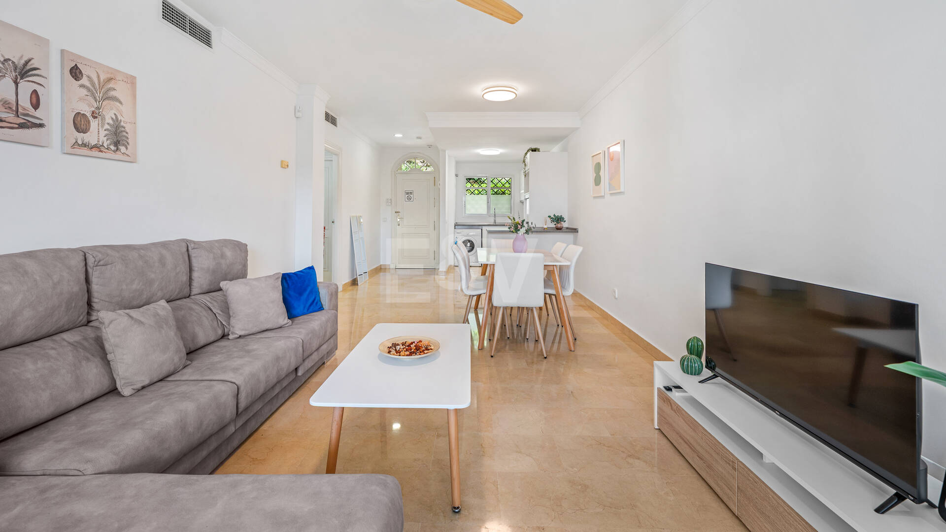 Vivir en el Jardín en Aloha Gardens, Nueva Andalucía, Marbella – Luminoso apartamento en planta baja de 2 dormitorios a poca distancia de Puerto Banús | Alquileres de media y larga estancia