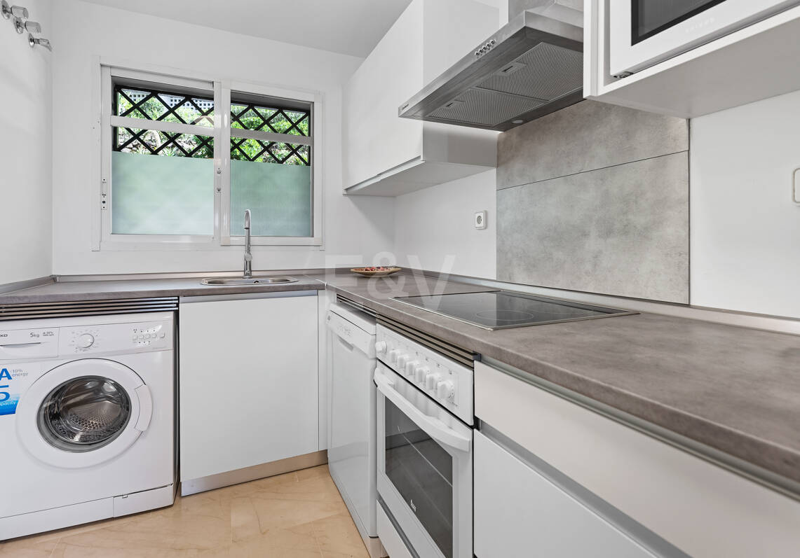 Appartement rez de chaussée à louer en Nueva Andalucia, Marbella (Toutes les zones)