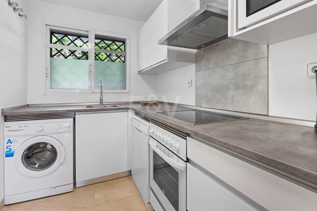 Vivir en el Jardín en Aloha Gardens, Nueva Andalucía, Marbella – Luminoso apartamento en planta baja de 2 dormitorios a poca distancia de Puerto Banús | Alquileres de media y larga estancia