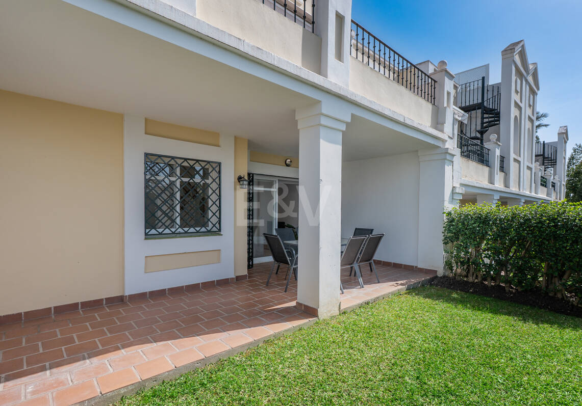 Appartement rez de chaussée à louer en Nueva Andalucia, Marbella (Toutes les zones)