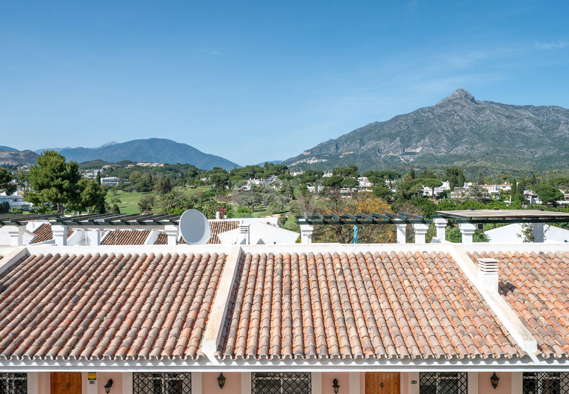 Vivir en el Jardín en Aloha Gardens, Nueva Andalucía, Marbella – Luminoso apartamento en planta baja de 2 dormitorios a poca distancia de Puerto Banús | Alquileres de media y larga estancia