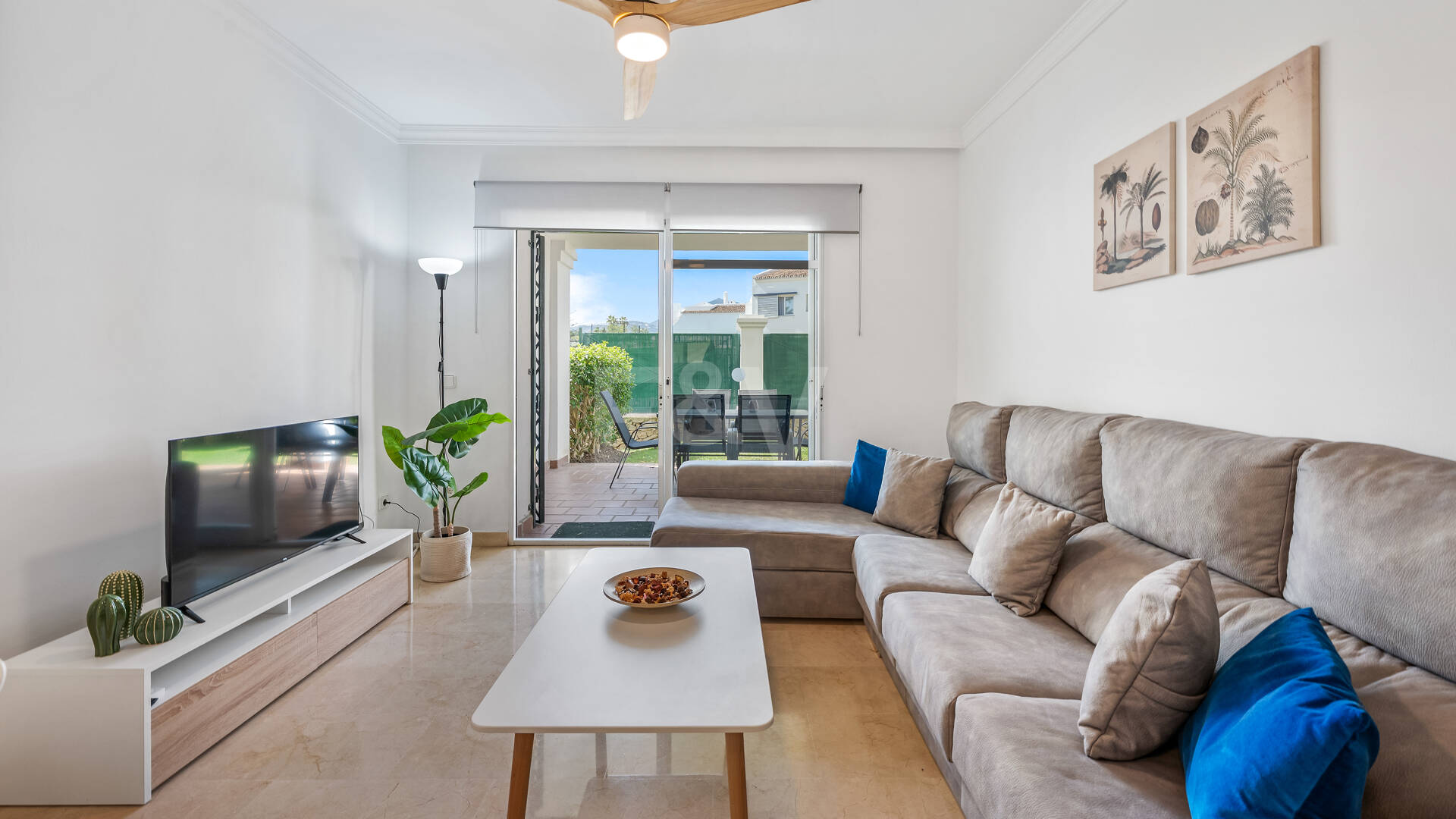 Vivir en el Jardín en Aloha Gardens, Nueva Andalucía, Marbella – Luminoso apartamento en planta baja de 2 dormitorios a poca distancia de Puerto Banús | Alquileres de media y larga estancia