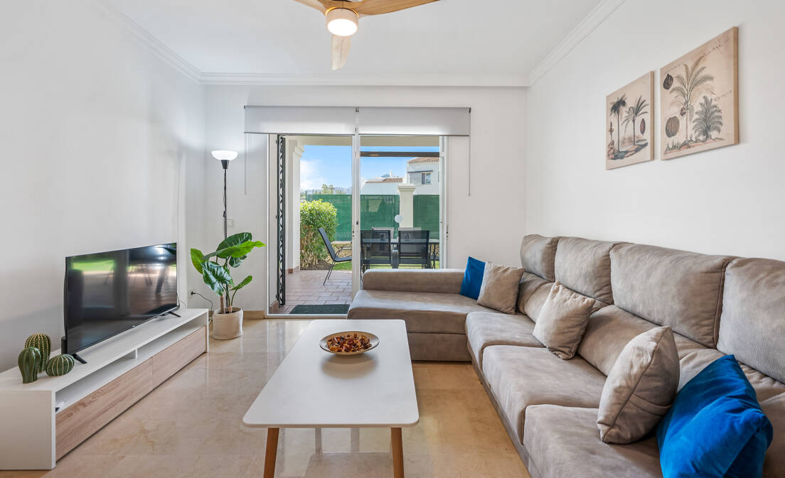 Vivir en el Jardín en Aloha Gardens, Nueva Andalucía, Marbella – Luminoso apartamento en planta baja de 2 dormitorios a poca distancia de Puerto Banús | Alquileres de media y larga estancia