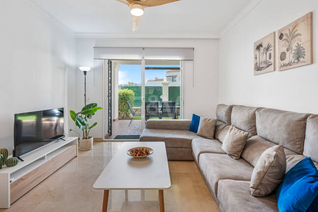 Vivir en el Jardín en Aloha Gardens, Nueva Andalucía, Marbella – Luminoso apartamento en planta baja de 2 dormitorios a poca distancia de Puerto Banús | Alquileres de media y larga estancia