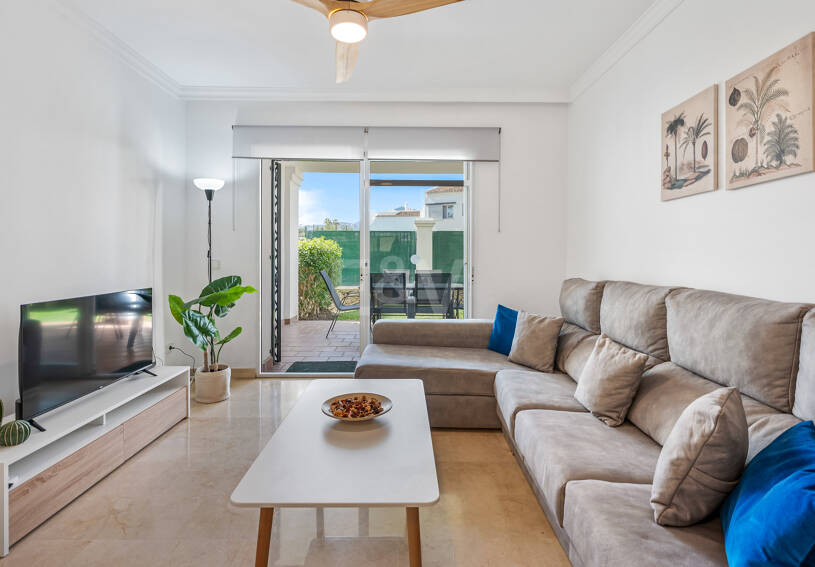 Vivir en el Jardín en Aloha Gardens, Nueva Andalucía, Marbella – Luminoso apartamento en planta baja de 2 dormitorios a poca distancia de Puerto Banús | Alquileres de media y larga estancia