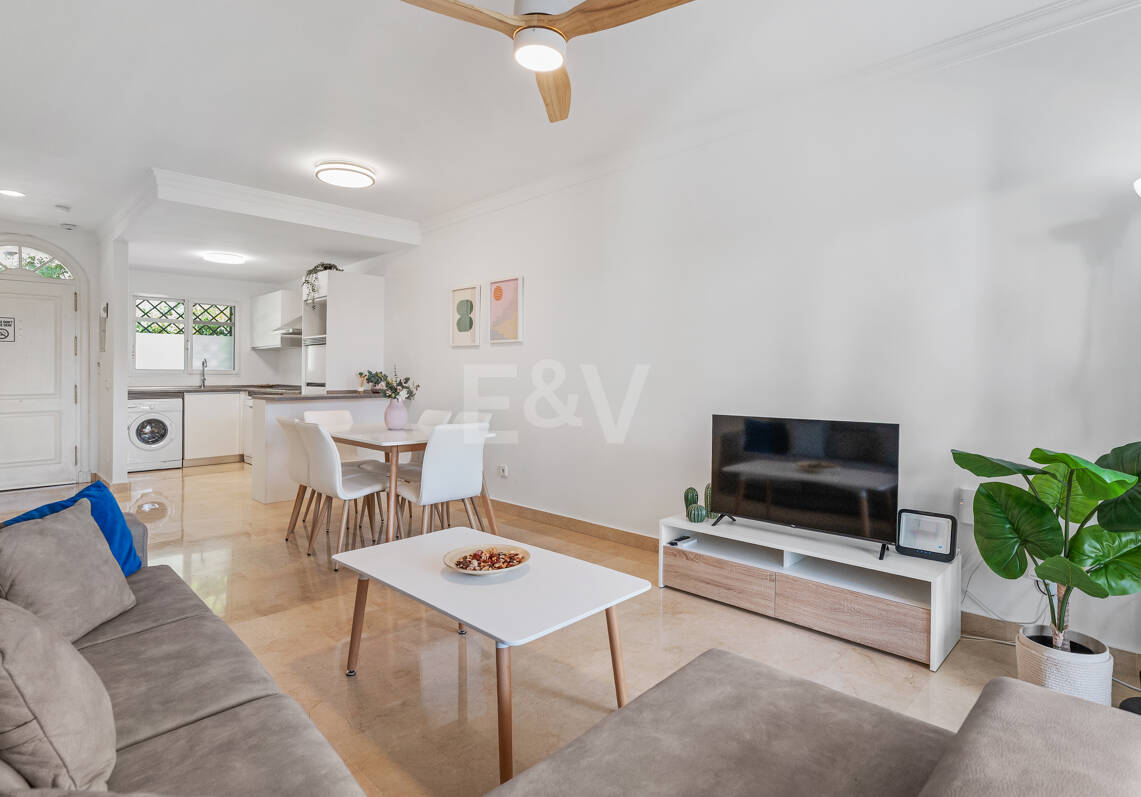 Appartement rez de chaussée à louer en Nueva Andalucia, Marbella (Toutes les zones)
