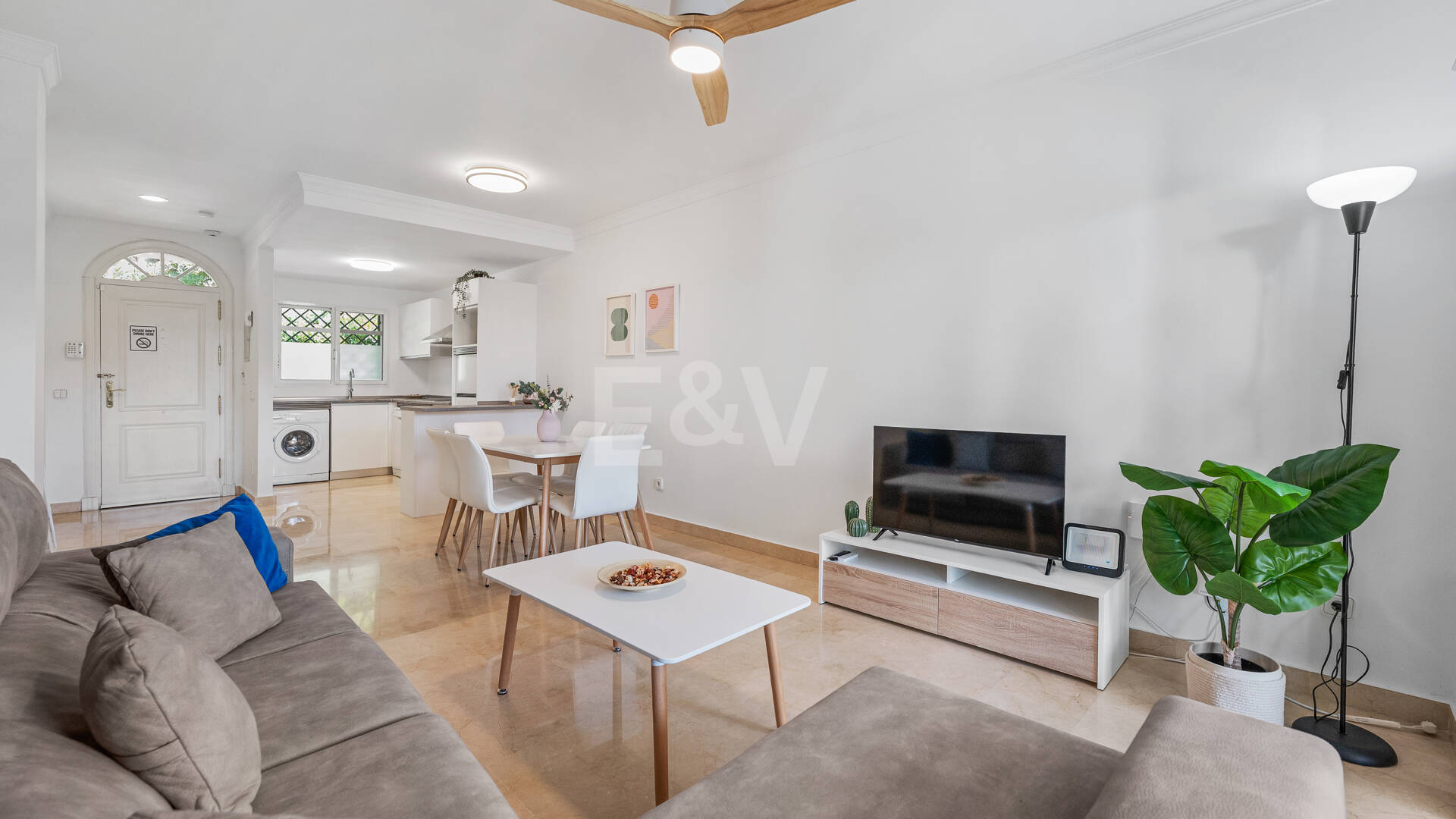 Vivir en el Jardín en Aloha Gardens, Nueva Andalucía, Marbella – Luminoso apartamento en planta baja de 2 dormitorios a poca distancia de Puerto Banús | Alquileres de media y larga estancia