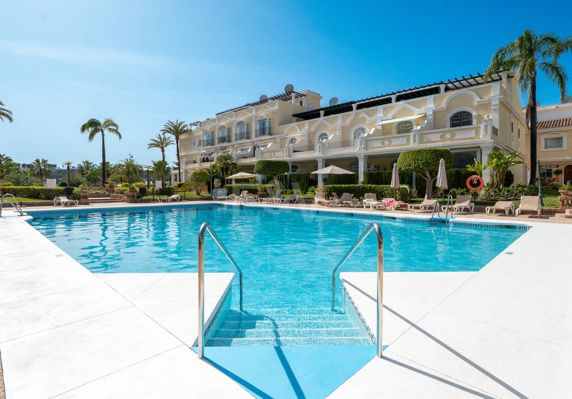 Appartement rez de chaussée à louer en Nueva Andalucia, Marbella (Toutes les zones)