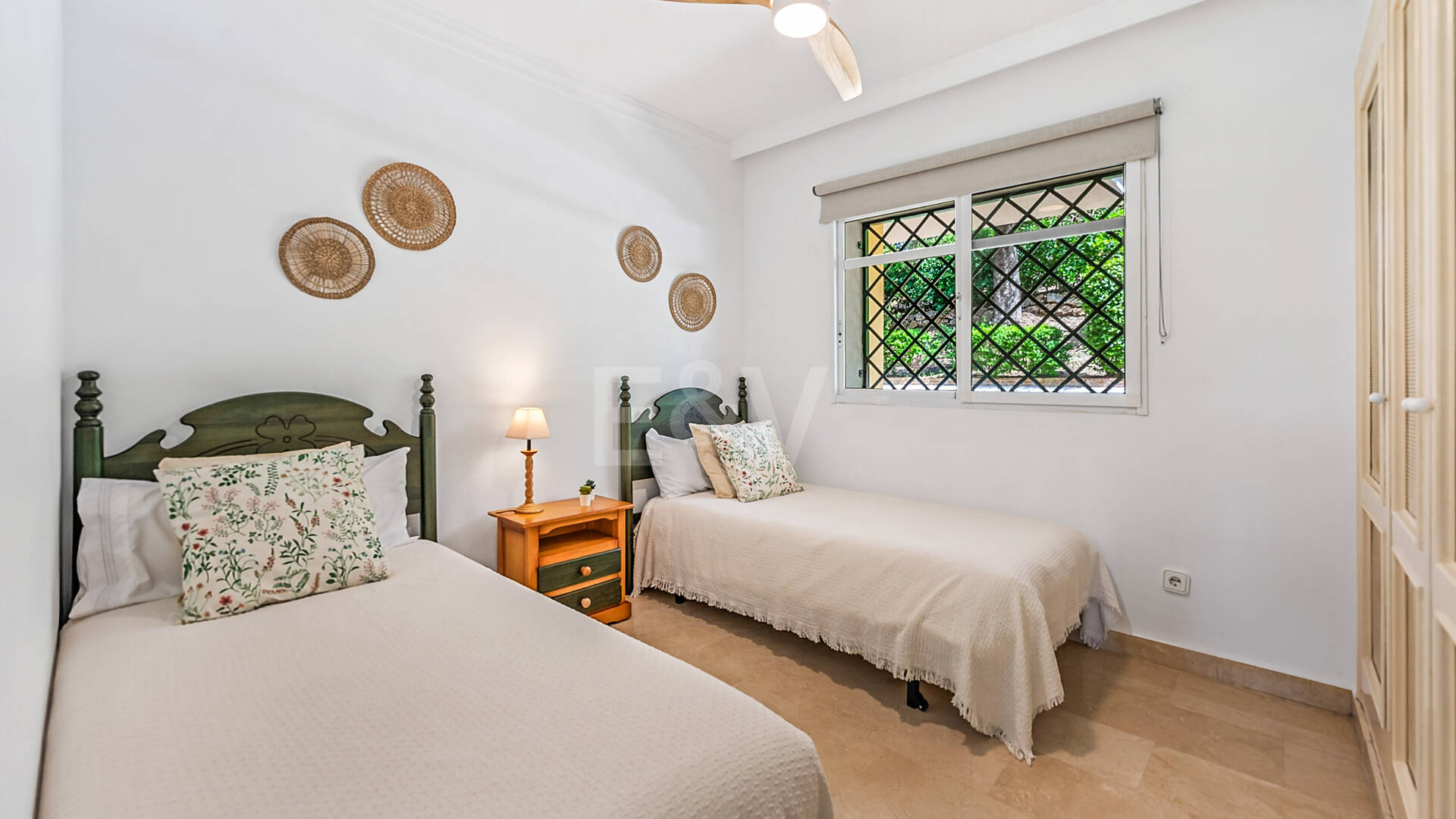 Vivir en el Jardín en Aloha Gardens, Nueva Andalucía, Marbella – Luminoso apartamento en planta baja de 2 dormitorios a poca distancia de Puerto Banús | Alquileres de media y larga estancia