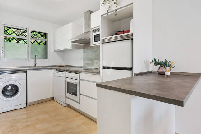 Vivir en el Jardín en Aloha Gardens, Nueva Andalucía, Marbella – Luminoso apartamento en planta baja de 2 dormitorios a poca distancia de Puerto Banús | Alquileres de media y larga estancia