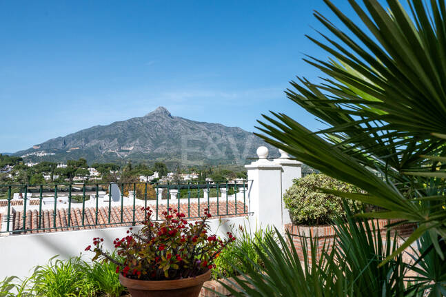 Vivir en el Jardín en Aloha Gardens, Nueva Andalucía, Marbella – Luminoso apartamento en planta baja de 2 dormitorios a poca distancia de Puerto Banús | Alquileres de media y larga estancia