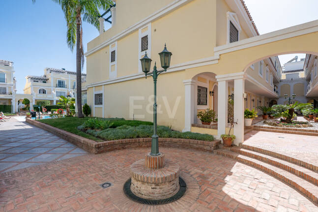 Vivir en el Jardín en Aloha Gardens, Nueva Andalucía, Marbella – Luminoso apartamento en planta baja de 2 dormitorios a poca distancia de Puerto Banús | Alquileres de media y larga estancia