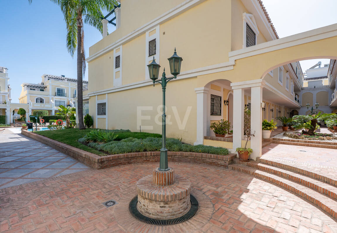 Vivir en el Jardín en Aloha Gardens, Nueva Andalucía, Marbella – Luminoso apartamento en planta baja de 2 dormitorios a poca distancia de Puerto Banús | Alquileres de media y larga estancia